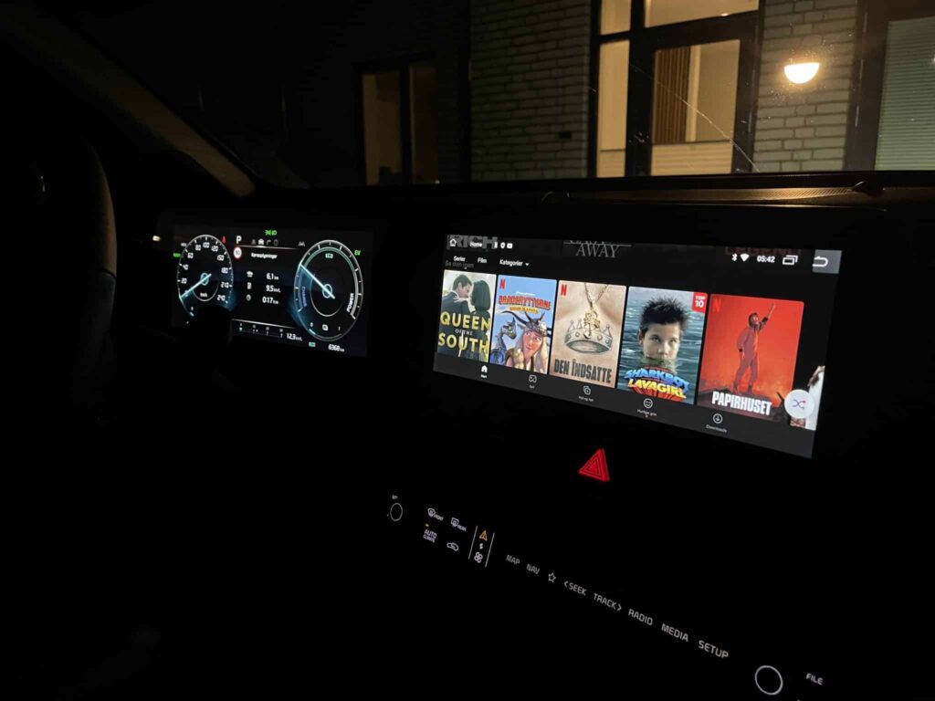 Se Netflix i bilen
